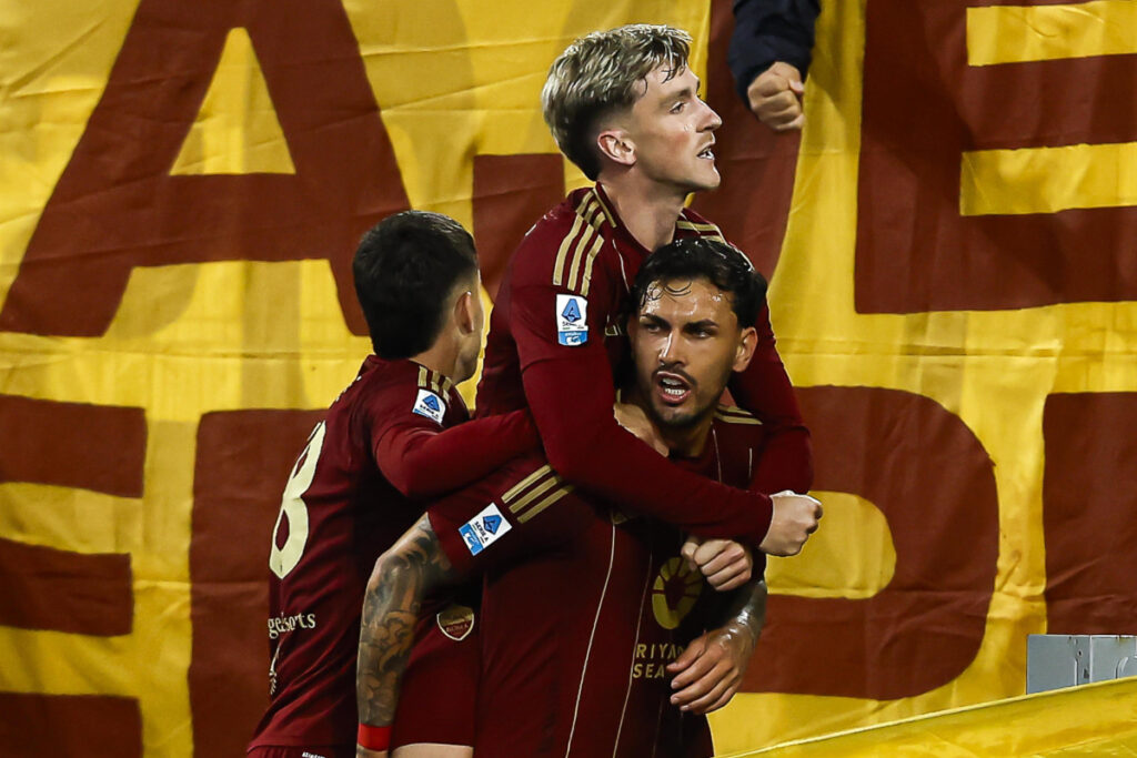 Leandro-Paredes-Roma-Milan-celebrate