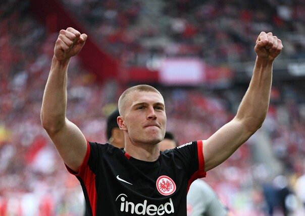 rasmus-kristensen-wurde-bei-eintracht-frankfurt-wieder-glucklich-foto-markus-gilliar-getty-images-large